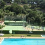 Día de comida, pádel y piscina en Cabrils